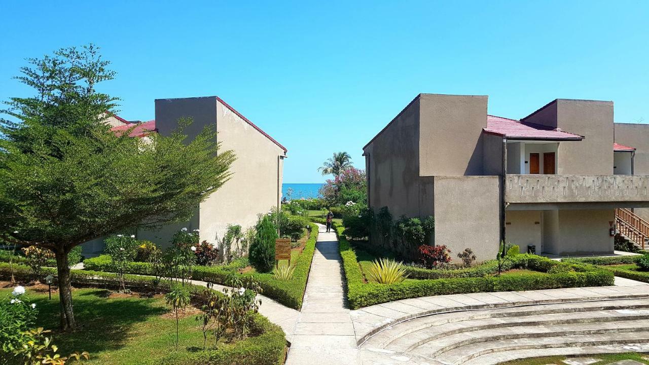 Luwansa Beach Hotel 라부안 바조 외부 사진